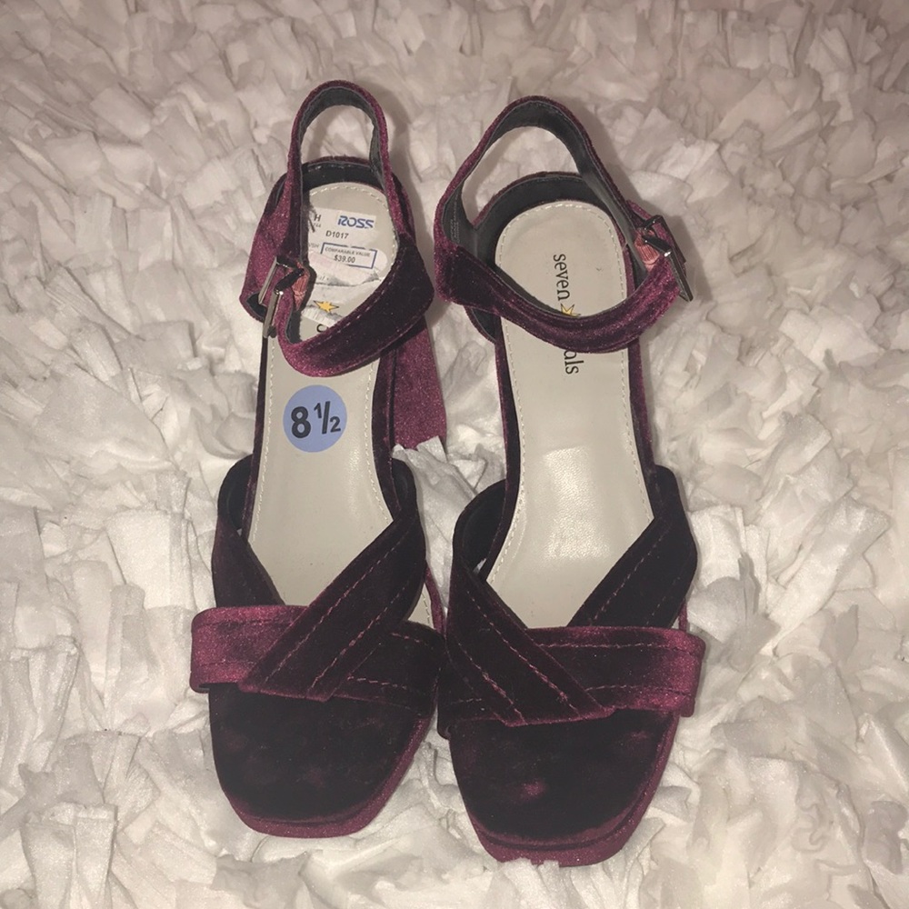 Seven Dials Velvet Heel